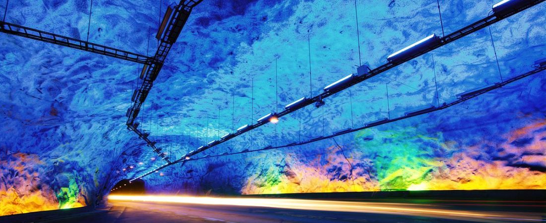 El-tunel-para-conductores-mas-largo-del-mundo-con-show-de-luces-intriper.jpg