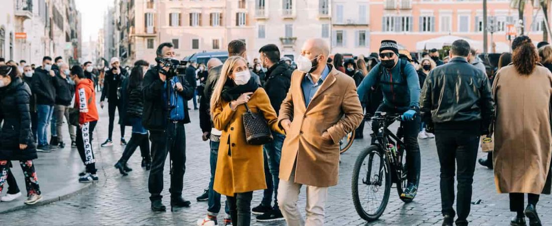 En Italia ya no es obligatorio el uso de mascarilla en espacios al aire libre