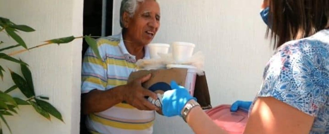 En Playa del Carmen crearon “Playa Cares”, una iniciativa para dar de comer a adultos mayores que hayan perdido sus trabajos por el coronavirus 1