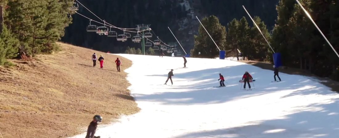 España Las principales estaciones de esquí se ven obligadas a cerrar por falta de nieve debido a las altas temperaturas-0