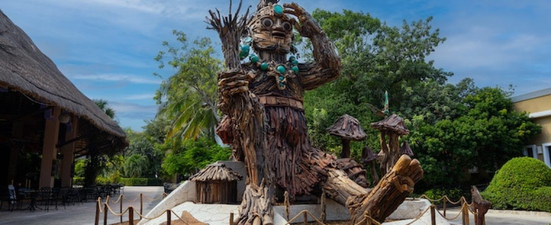 Esta hermosa escultura inspirada en la mitología maya fue creada con un 90% de materiales recuperados de la selva de Quintana Roo-1