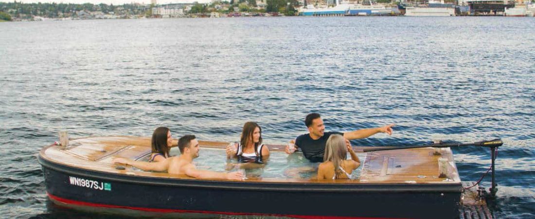 Este pequeño bote con un jacuzzi dentro puede ser una gran alternativa para pasear por el Lake Union, en Seattle 1