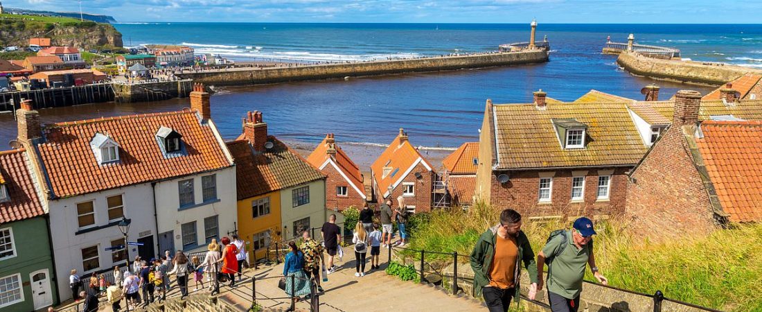 Extravagantes-atracciones-en-un-pintoresco-pueblo-costero-de-Yorkshire-intriper.jpg