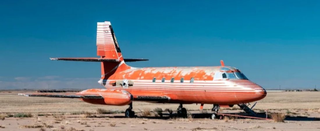 [FOTOS] Así luce el avión privado de Elvis Presley que estuvo 40 años abandonado en el desierto-1