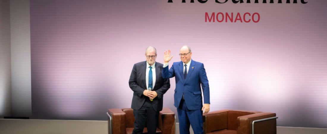 Forbes-Travel-Guide-Global-Summit-2025-en-Monaco-con-Peter-Greenberg-intriper.jpg