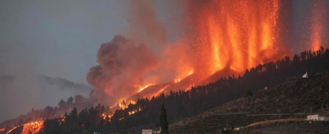 GALERÍA-Impactante-registro-de-la-erupción-del-volcán-en-La-Palma-1