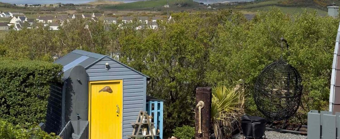 Glamping-en-Irlanda-Duerme-en-un-Bee-Pod-junto-a-la-playa-intriper.jpg