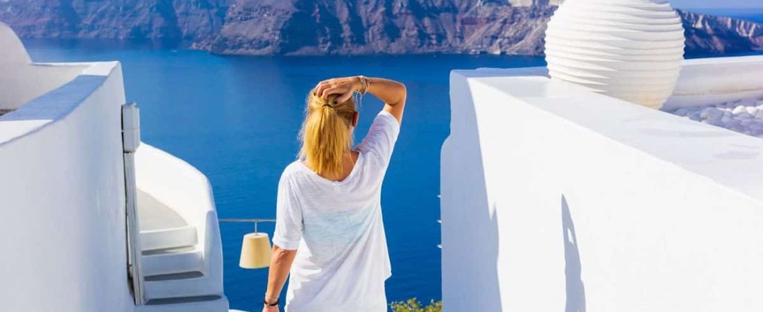 Guia-de-turismo-en-Santorini-despues-de-recientes-temblores-intriper.jpg