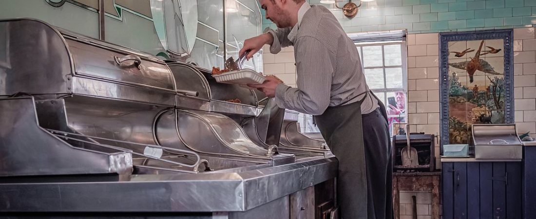 Historica-chippy-britanica-sigue-cocinando-con-carbon-sus-frituras-intriper.jpg