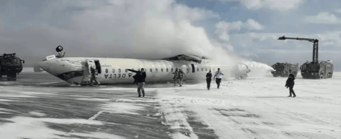 Impactante-accidente-aereo-en-Canada-deja-avion-boca-abajo-intriper.jpg