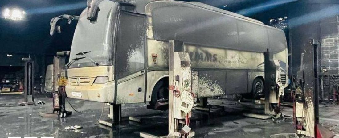 Incendio-en-Cornwall-destruye-autobuses-de-empresa-de-viajes-intriper.jpg
