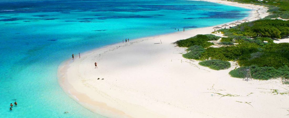 Isla-caribena-poco-visitada-con-playas-virgenes-y-conchas-marinas-intriper.jpg