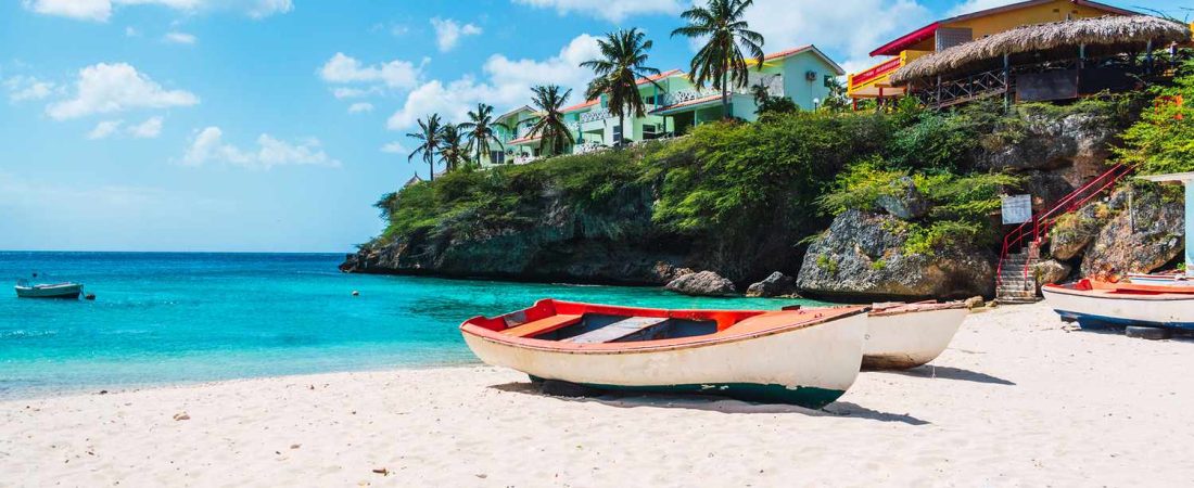 Isla-del-Caribe-en-tendencia-con-playas-de-arena-blanca-y-aguas-cristalinas-intriper.jpg