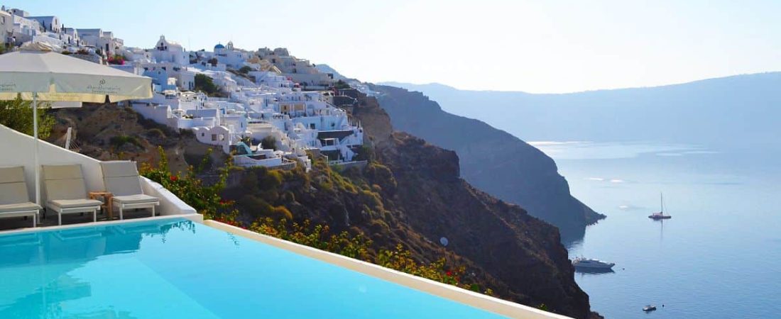 Jacuzzis-ilegales-en-Santorini-generan-preocupaciones-y-aumentan-los-delitos-intriper.jpg