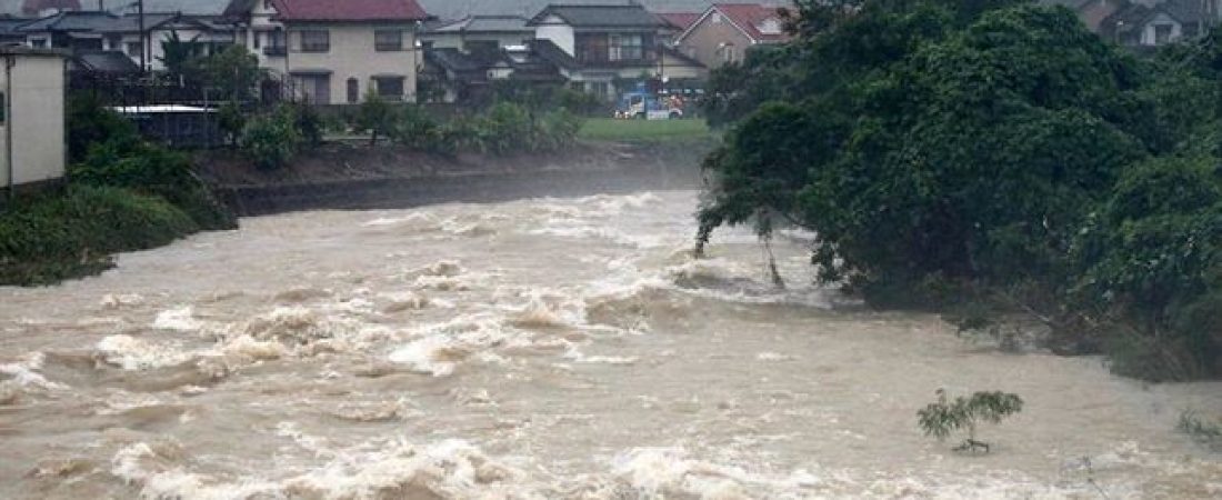 Japón en alerta ante un récord de lluvias evacuaron a 200.000 personas y temen por desapariciones 1