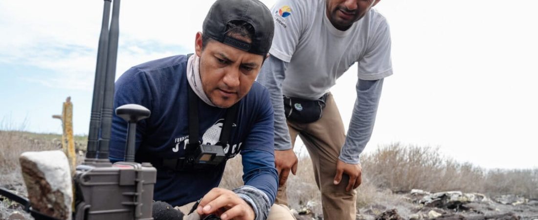 Jocotoco-and-Park-Ranger-Floreana_Smart_Island_team_setup-enero-2026-Bryan-Perez-1200x800