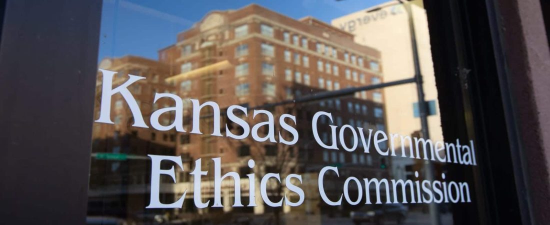 Kansas-aprueba-mas-financiamiento-para-viajes-de-legisladores-por-organizaciones-intriper.jpg