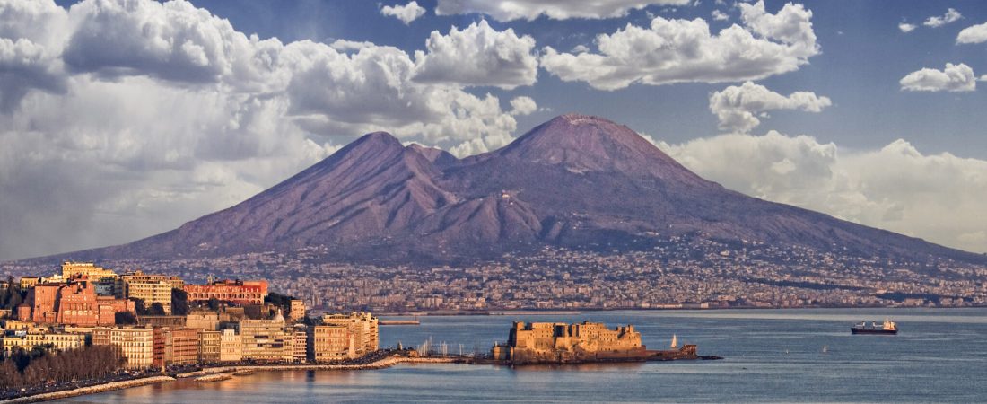 Monte Vesubio en el Golfo de Nápoels Italia.