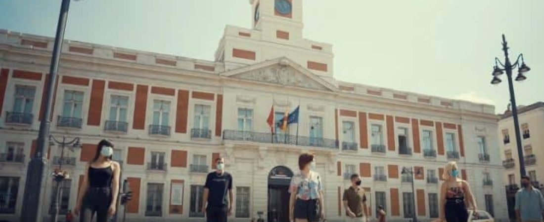 La Comunidad de Madrid lanza un polémico spot para quienes evitan usar mascarilla porque les da calor y el final es impactante