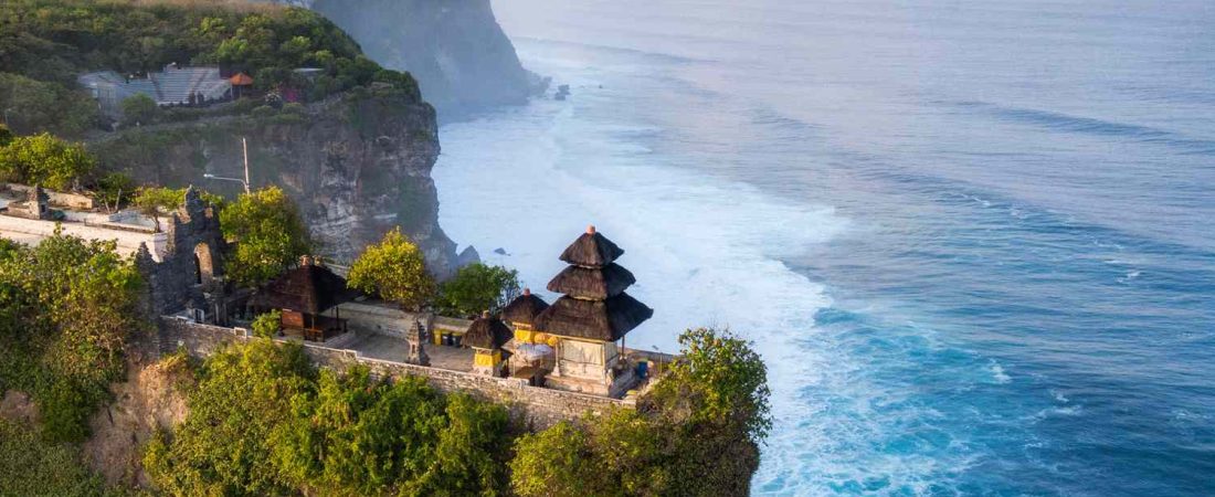 La-isla-mas-hermosa-del-mundo-con-cascadas-y-volcanes-intriper.jpg