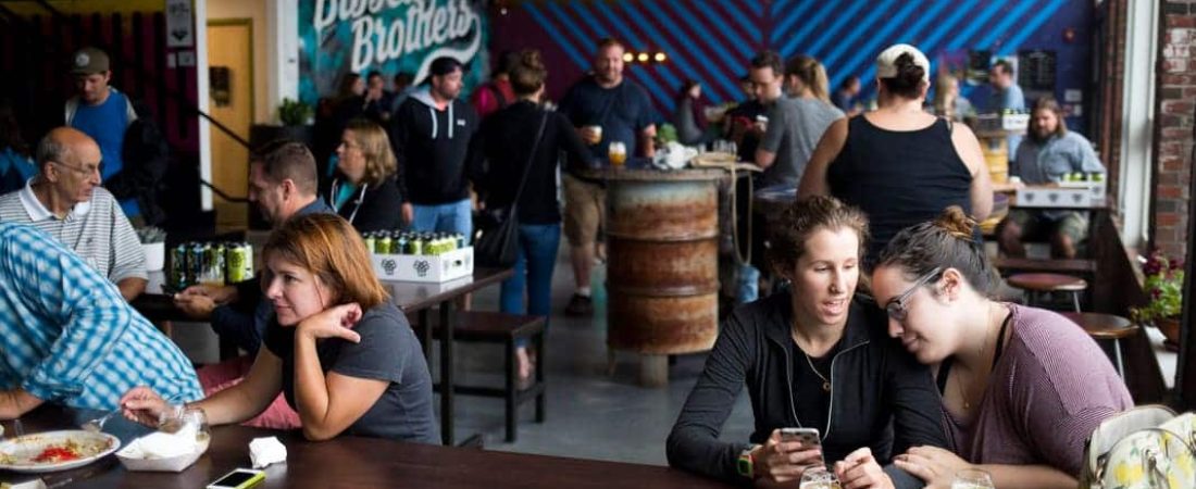 Los-mejores-lugares-para-disfrutar-cerveza-artesanal-en-Portland-Maine-intriper.jpg