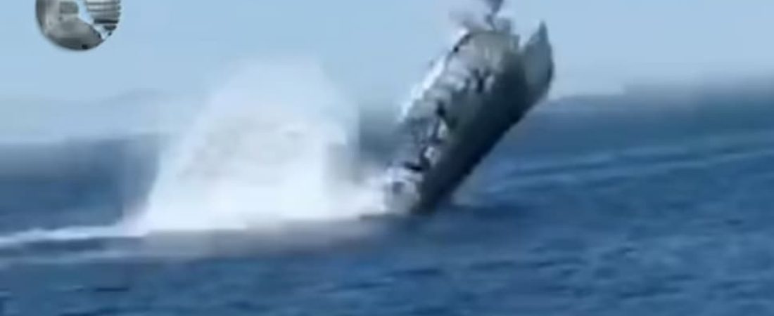 [México] Turistas saltan por los aires después de que su barco chocara contra una ballena