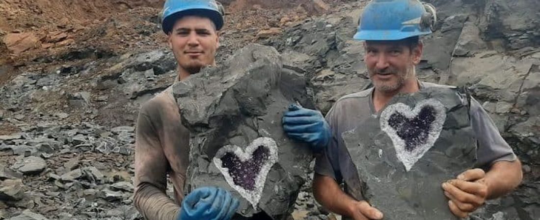 Mineros uruguayos descubren una increíble geoda de amatista en forma de corazón 3