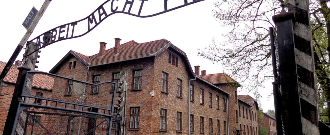 Museo de Auschwitz sostiene que la nueva tendencia de TikTok puede ser "hiriente y ofensiva"