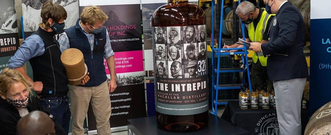 “The Intrepid”: Se subastó la botella de whisky escocés más grande del mundo