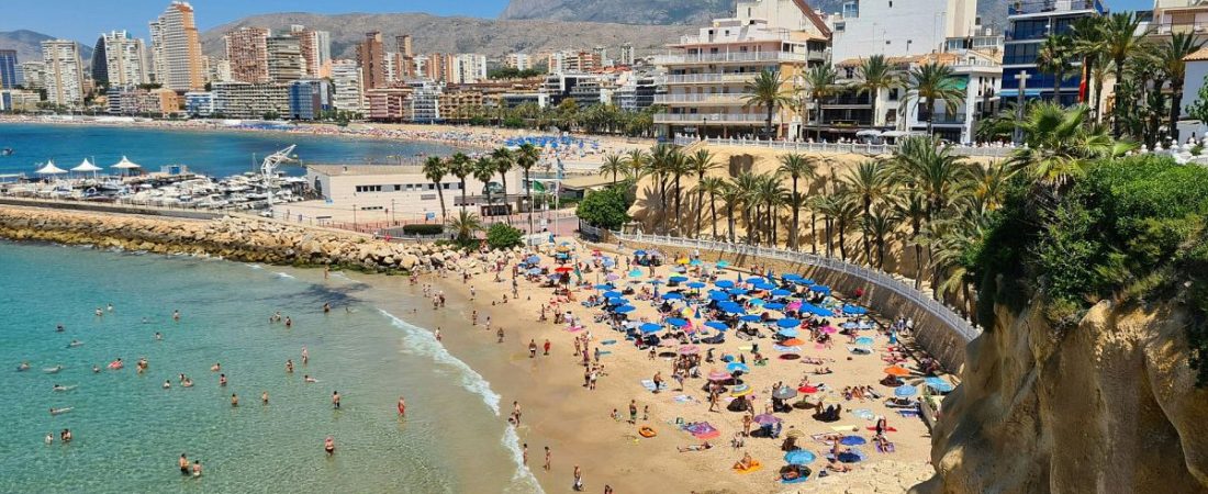 Nuevas-tasas-y-restricciones-turisticas-en-Europa-para-2025-intriper.jpg