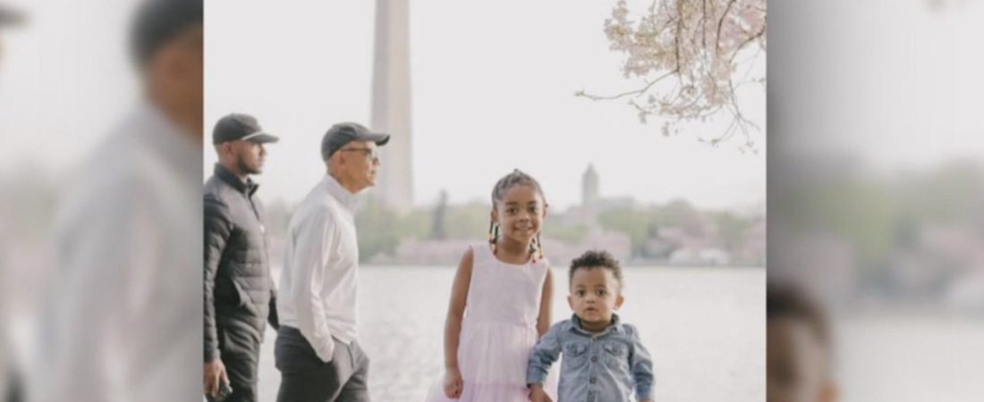 Obama-sorprende-a-familia-con-una-divertida-aparicion-durante-floracion-intriper.jpg