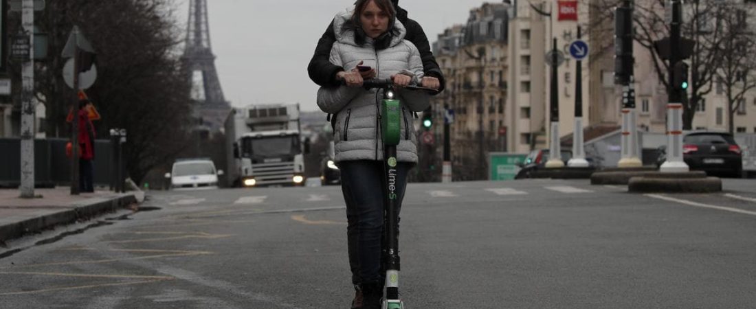 París se declara en contra de los patinetes de alquiler con una votación popular-1