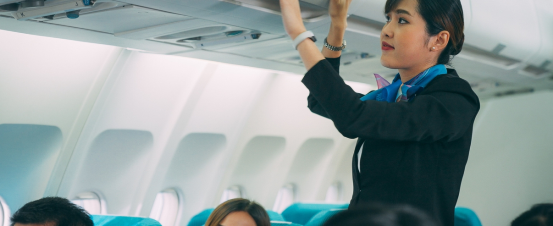Por-que-saludar-a-la-azafata-al-abordar-es-crucial-intriper-1.png