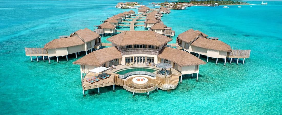 Resort-abandonado-en-Maldivas-con-villas-flotantes-en-ruinas-intriper.jpg