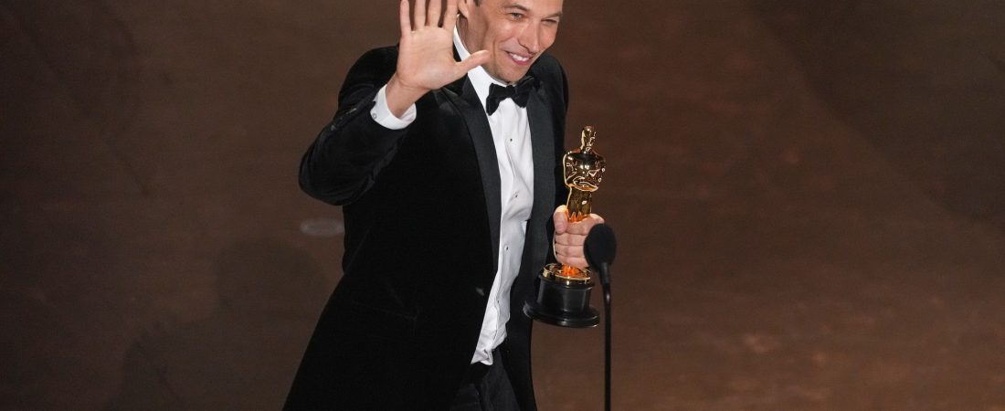 Sean-Baker-gana-el-Oscar-a-mejor-direccion-con-Anora-intriper.jpg