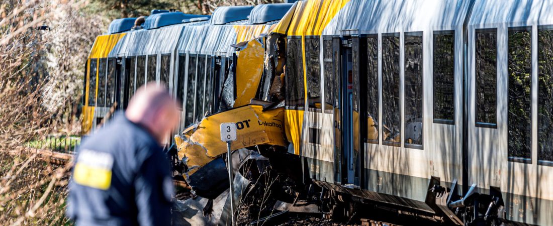 Emergency workers at the site of a collision between two trains between Hilleroed and Kagerup at Isteroedvejen, Thursday, April 23, 2026. Kagerup is located on the Gribskov Line between Hilleroed and Helsinge.  Ritzau Scanpix/Steven Knap via REUTERS    ATTENTION EDITORS - THIS IMAGE WAS PROVIDED BY A THIRD PARTY. DENMARK OUT. NO COMMERCIAL OR EDITORIAL SALES IN DENMARK.