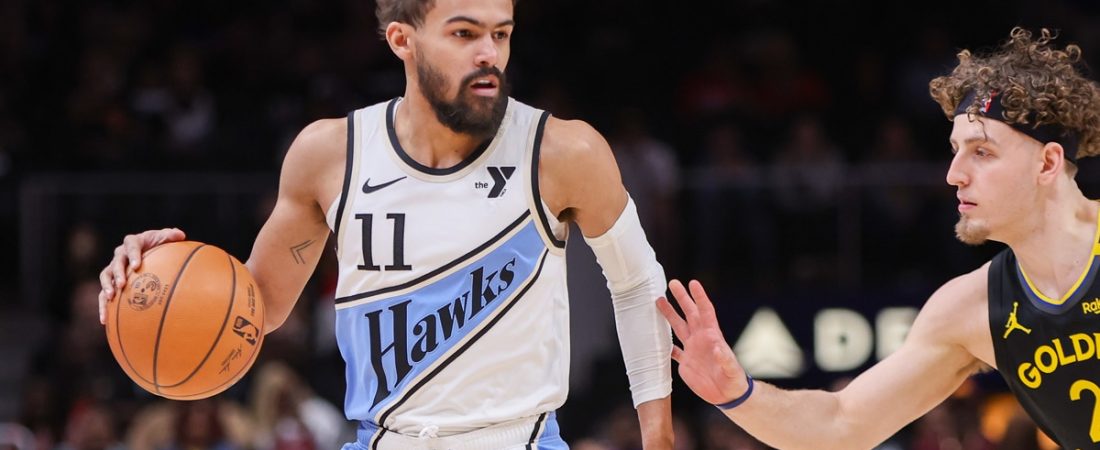 Trae-Young-evade-clara-violacion-de-pasos-en-Warriors-vs-Hawks-intriper.jpg