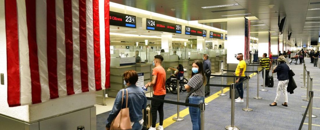 Turistas-LGBTQ-reconsideran-viajar-a-EE.UU_.-por-politicas-de-Trump-intriper.jpg