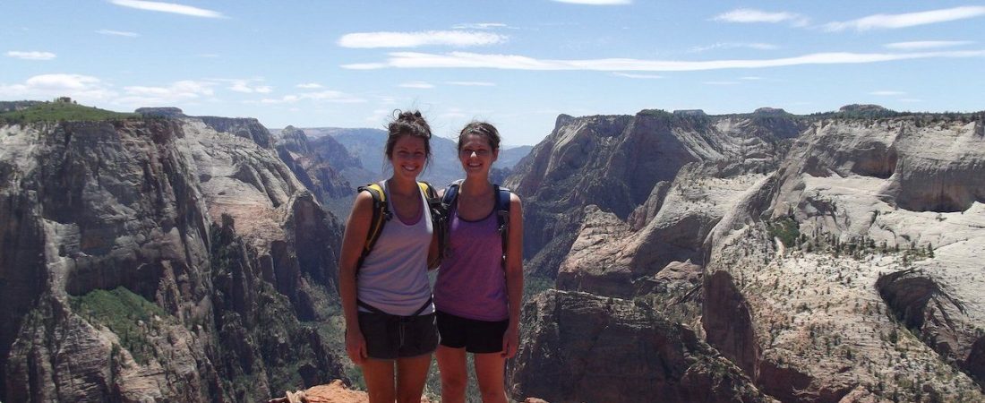 Two-travelers-in-Zion-National-Park