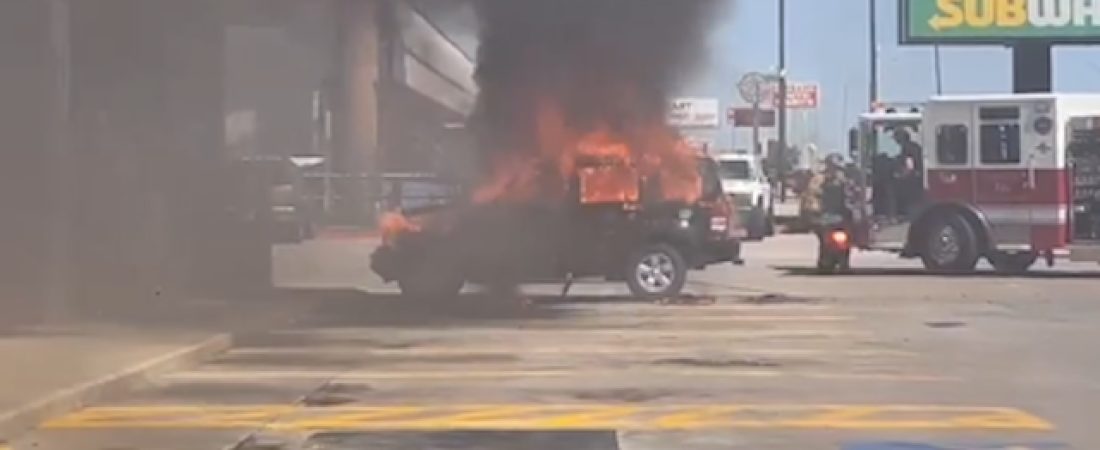 Vehiculo-se-incendia-frente-a-Loves-Travel-Stop-en-Oklahoma-City-intriper.jpg