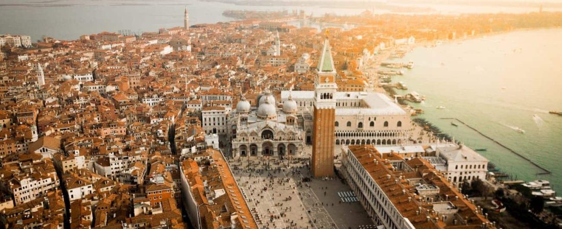 Venecia planea cobrar una tasa de 5 euros a turistas que vayan solo a pasar el día