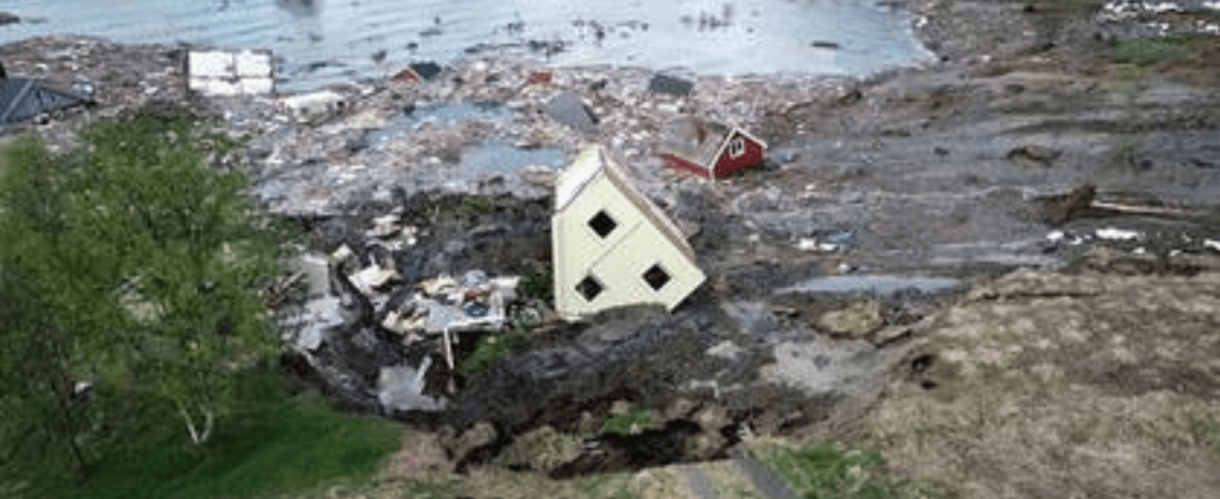 [Video] Un impactante deslizamiento de tierra arrasó con casas situadas en las costas de Noruega 1