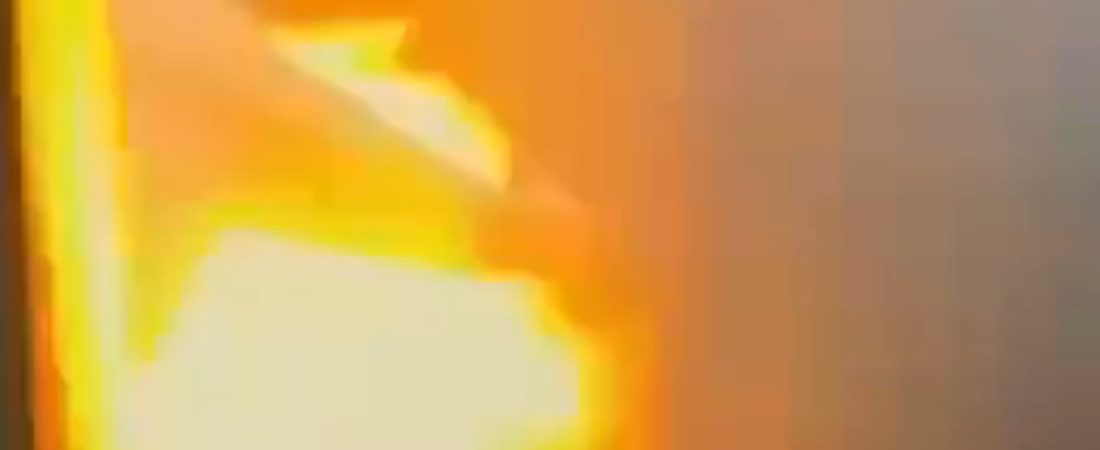 Video-muestra-motor-de-avion-en-llamas-y-caos-a-bordo-intriper.jpg