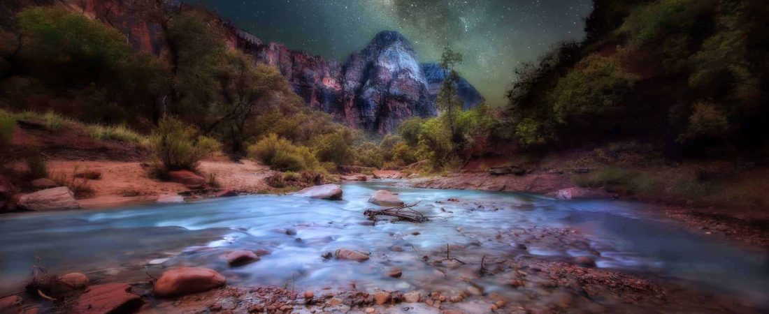 Zion-National-Park-mountains-dark-sky