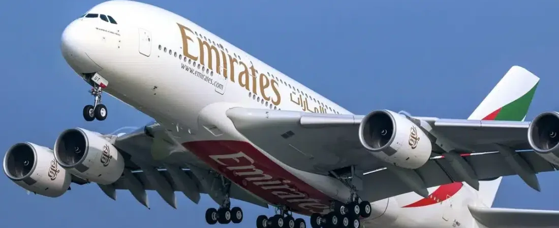 avion-emirates-que-cubre-las-rutas-espana-y-dubaipng