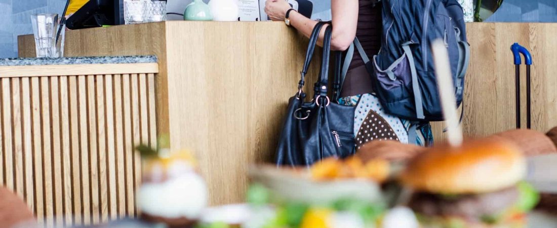 Finlandia extiende el cierre de bares y restaurantes hasta mediados de Abril para intentar frenar la propagación de COVID-19