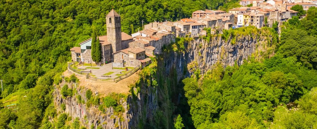 castellfollit-de-la-roca-castle-on-the-rock-spain-QUSIRZKJQVG4VPC64H2ET6MBPI