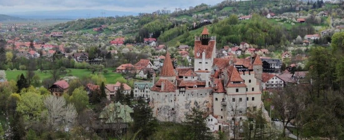 El castillo de Drácula, en Rumania, ofrece a sus visitantes la posibilidad de vacunarse contra el COVID-19