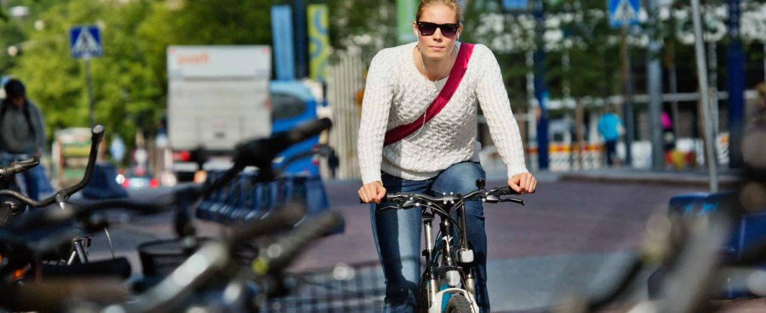 Kuvia Lahden kaupungille ympäristökaupunki-projektiin liittyen: Pyöräily, Aleksanterinkatu. Mallisopimus YK29. Kuva: Lauri Rotko