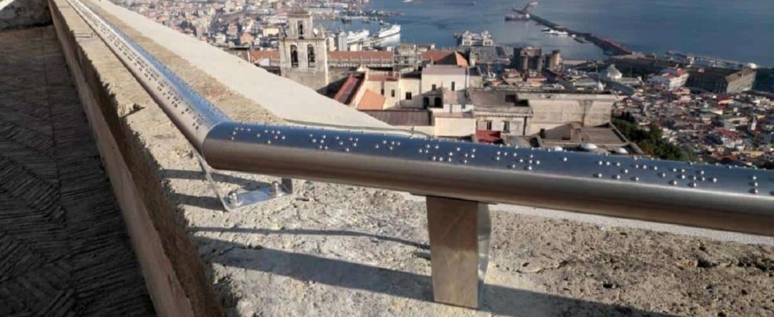 corrimano-napoli-1580727633909.jpg--castel_sant_elmo__corrimano_braille_con_panorama_di_napoli_ (1)